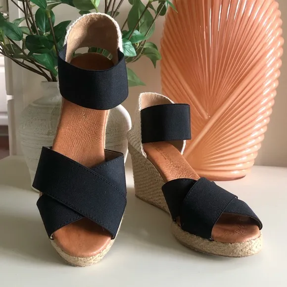 Andre Assous Espadrille Wedge Sandal Black Stretch Straps Leather Spain Size 7