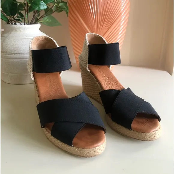 Andre Assous Espadrille Wedge Sandal Black Stretch Straps Leather Spain Size 7