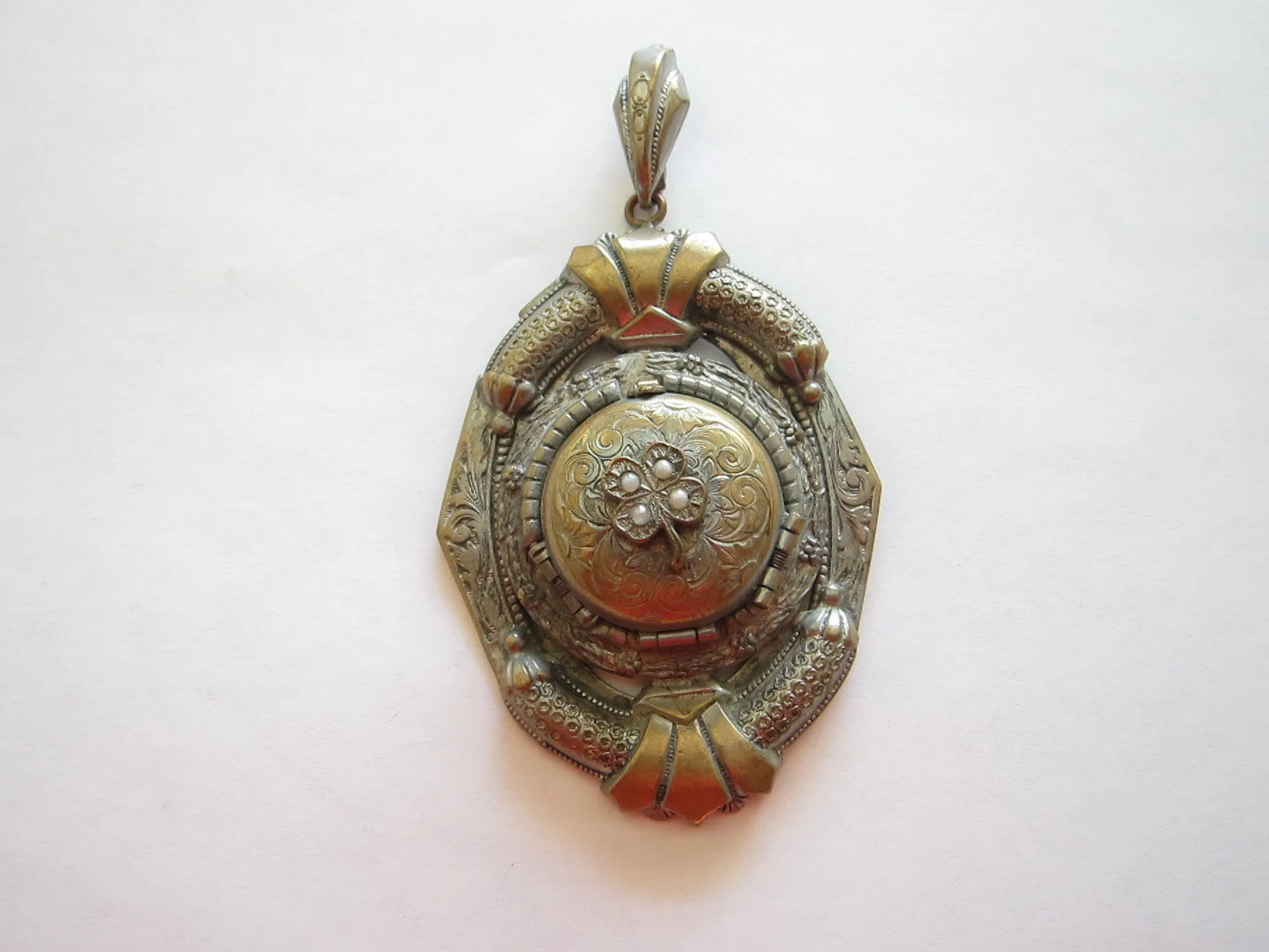 Antique Spring Loaded 4 Photo Locket