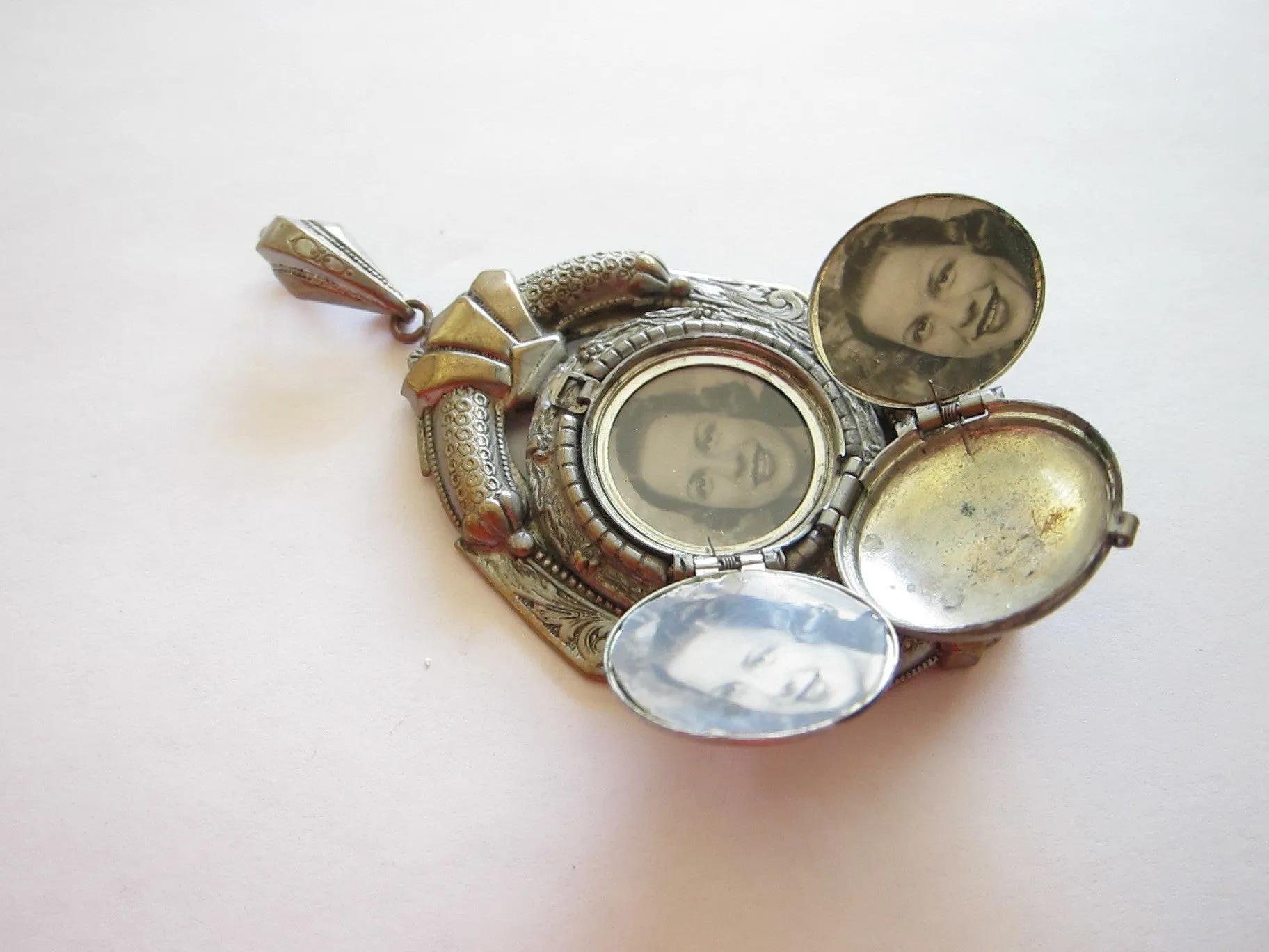 Antique Spring Loaded 4 Photo Locket
