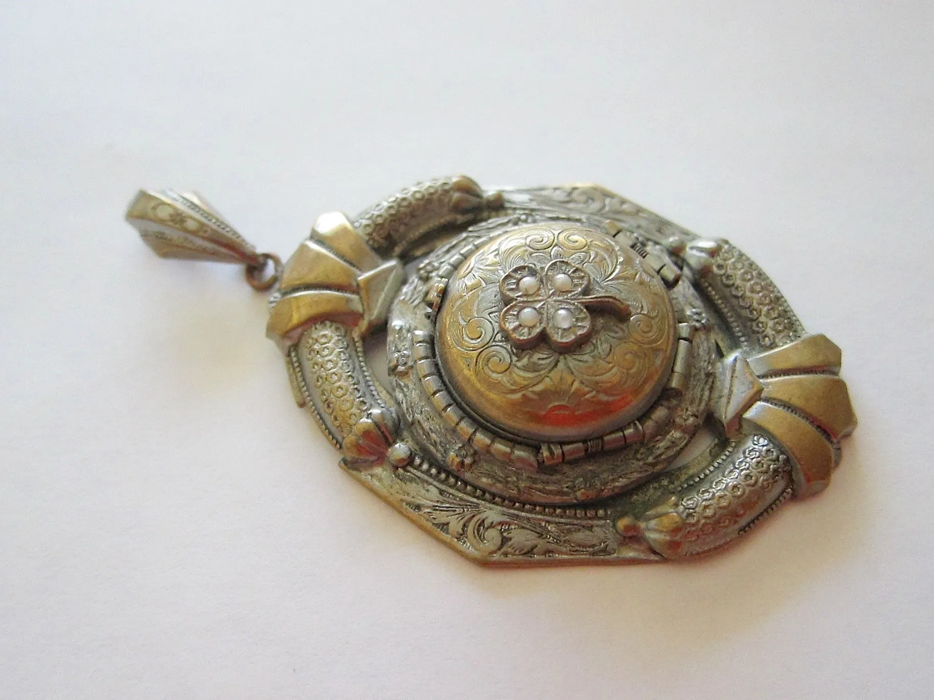 Antique Spring Loaded 4 Photo Locket