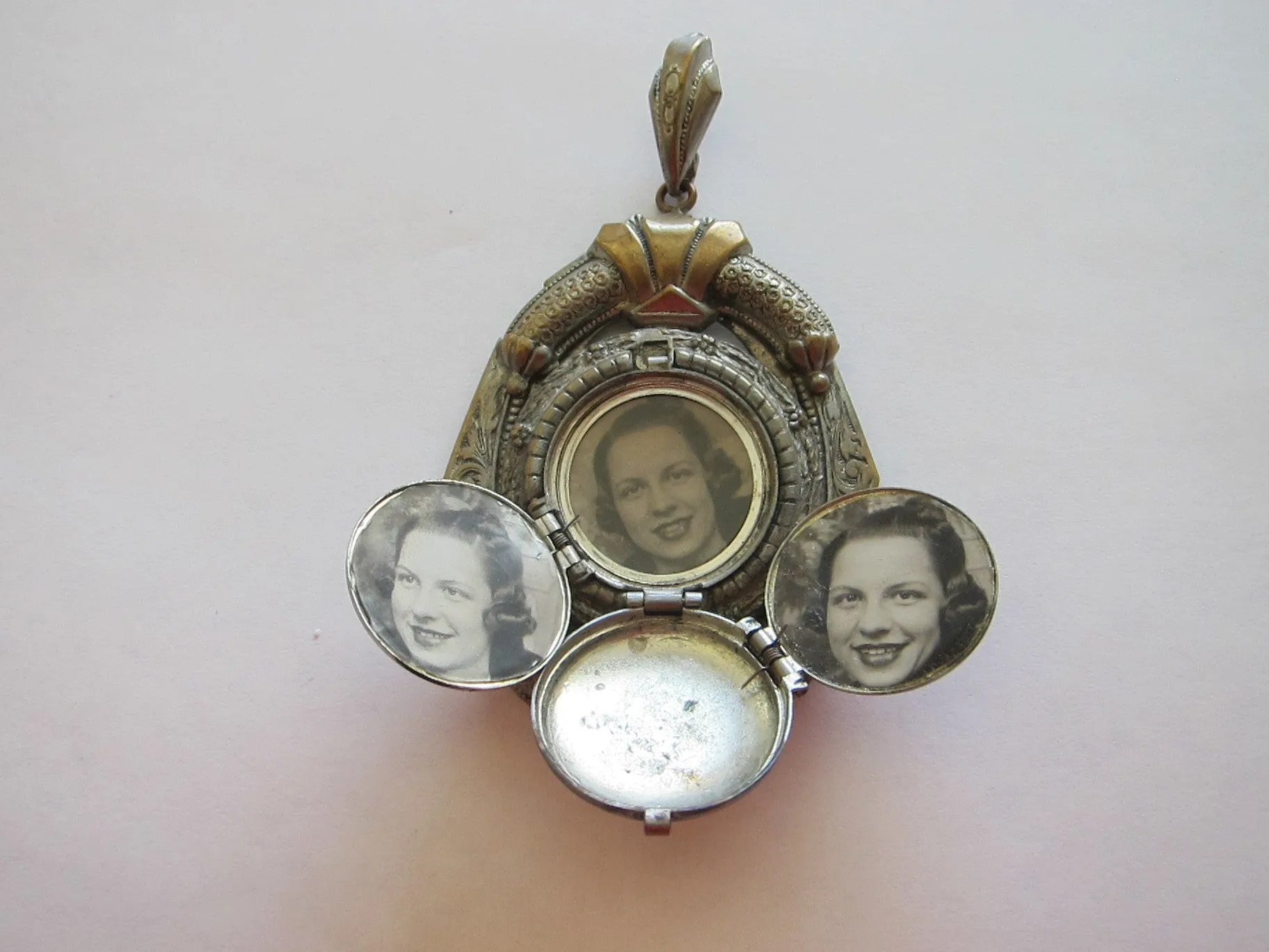 Antique Spring Loaded 4 Photo Locket