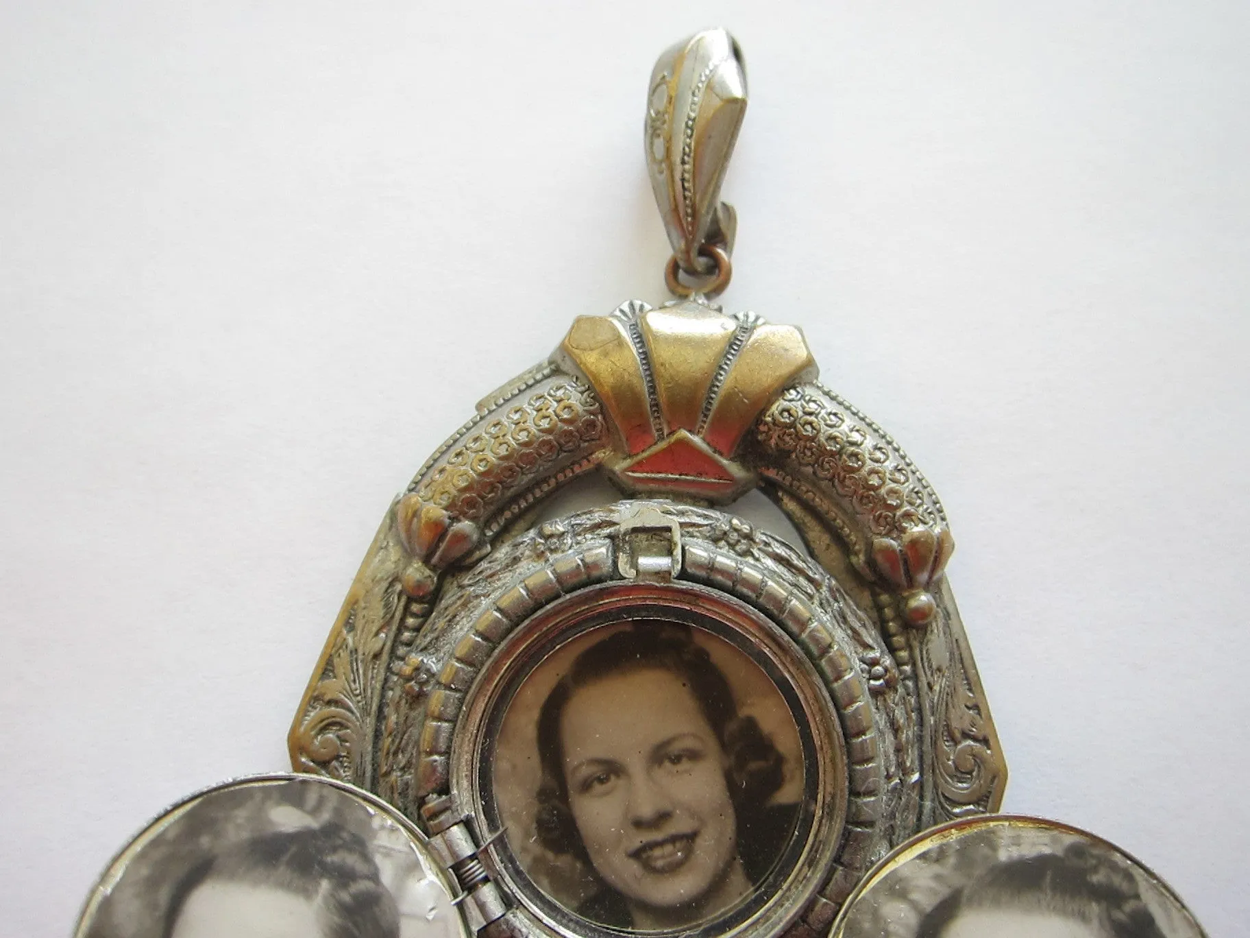Antique Spring Loaded 4 Photo Locket
