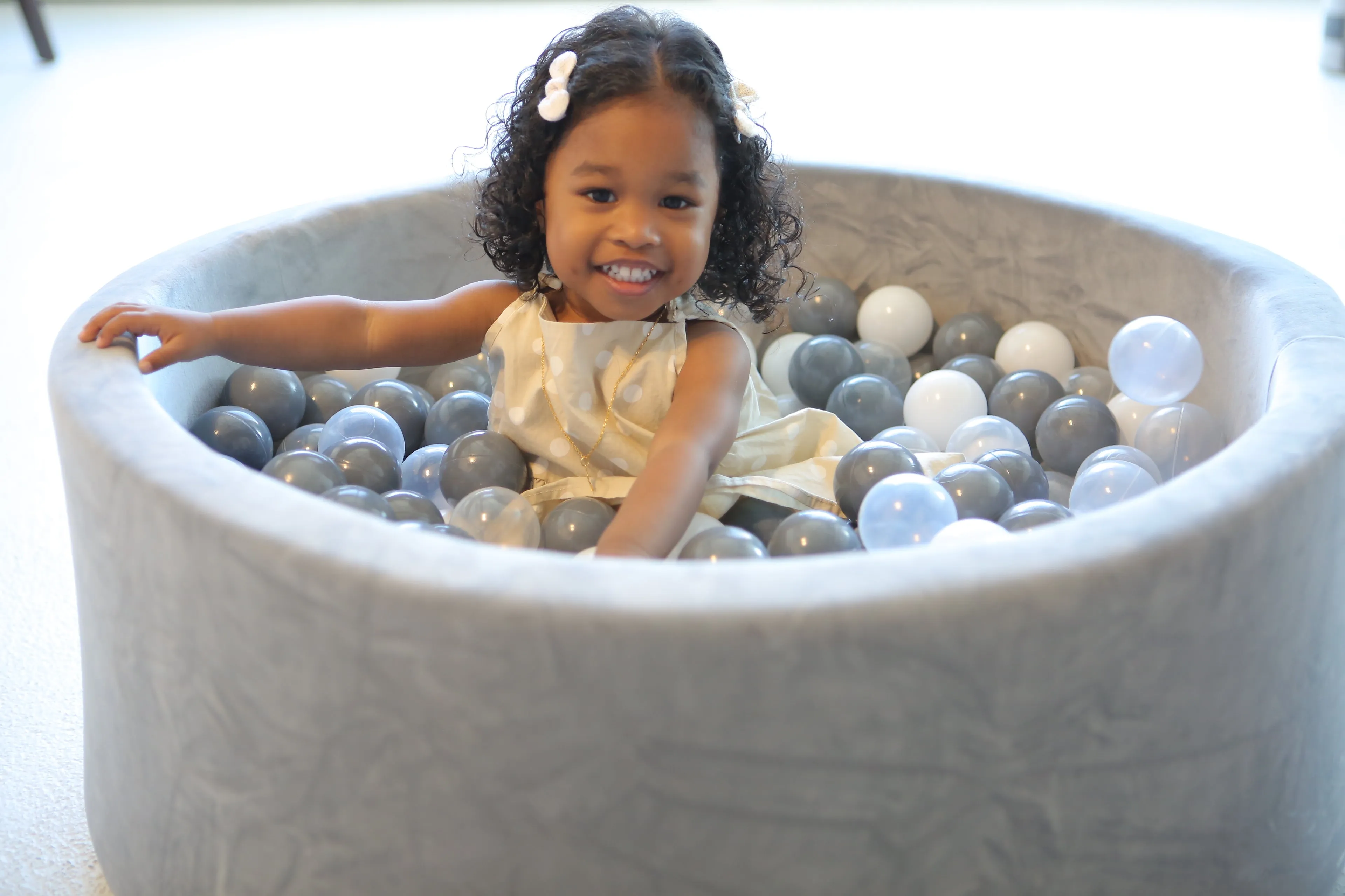 Balu Medium Velvet Ball Pit   300 Balls