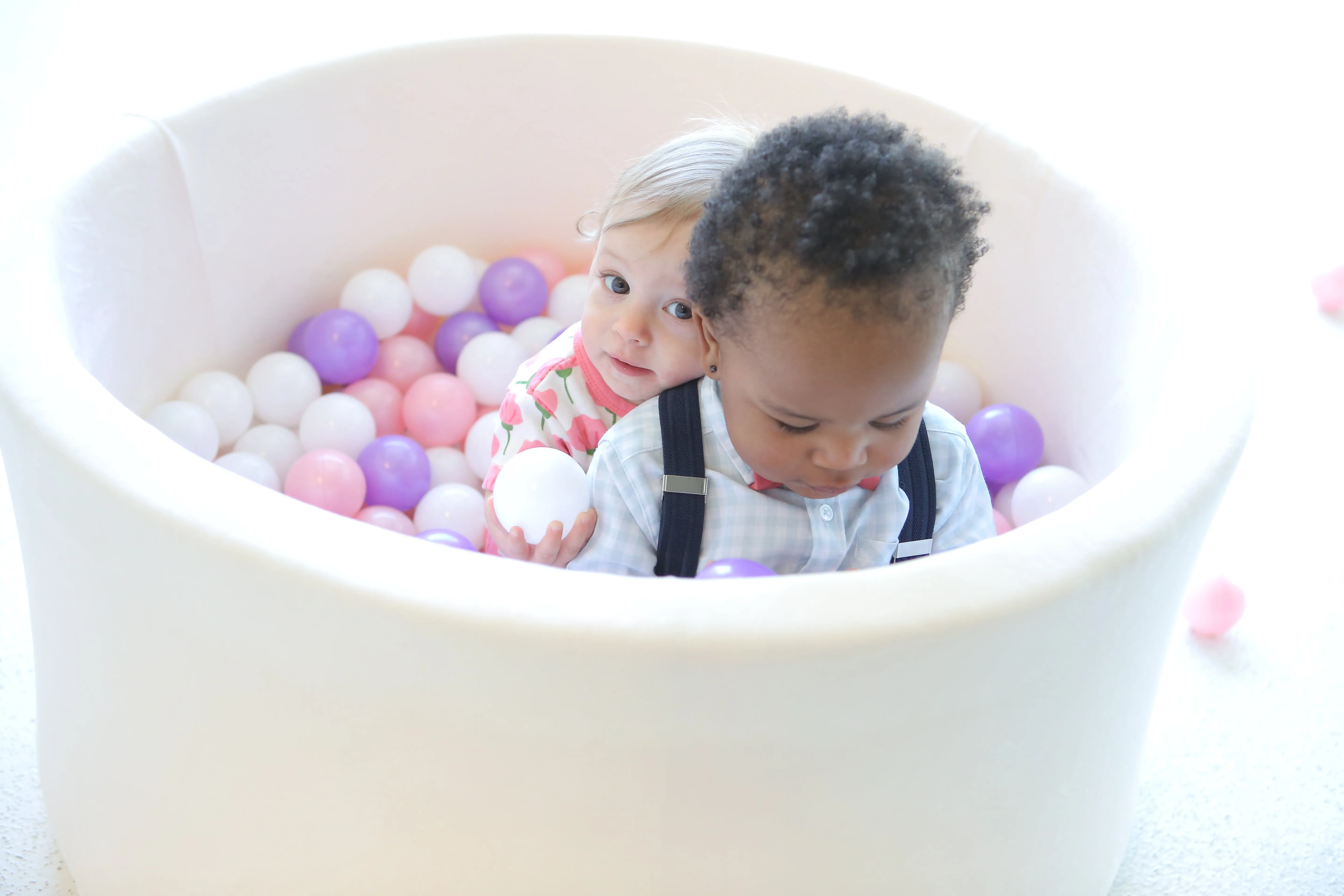 Balu Medium Velvet Ball Pit   300 Balls