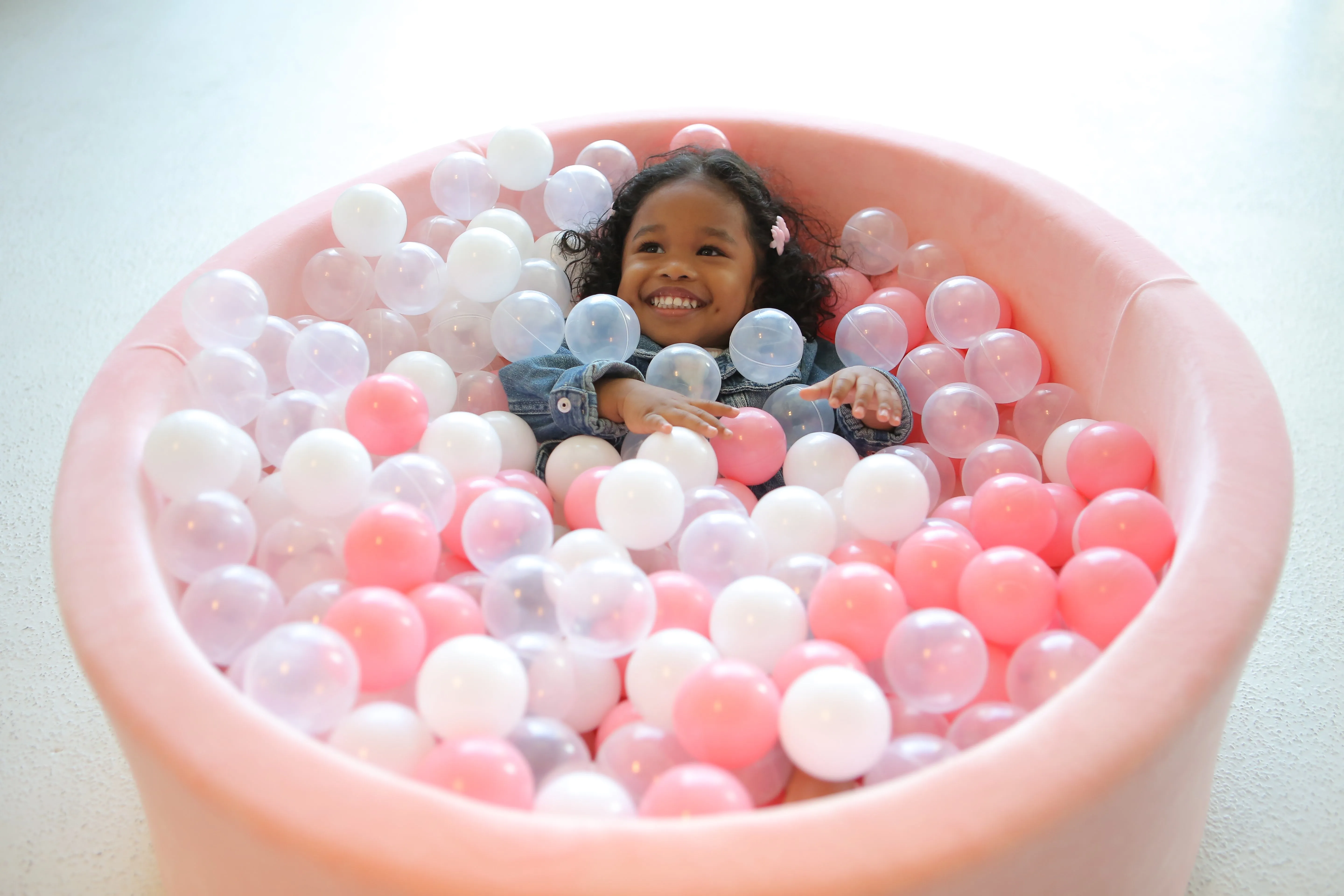 Balu Medium Velvet Ball Pit   300 Balls