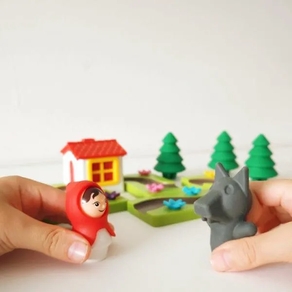 SMART GAMES Little Red Riding Hood